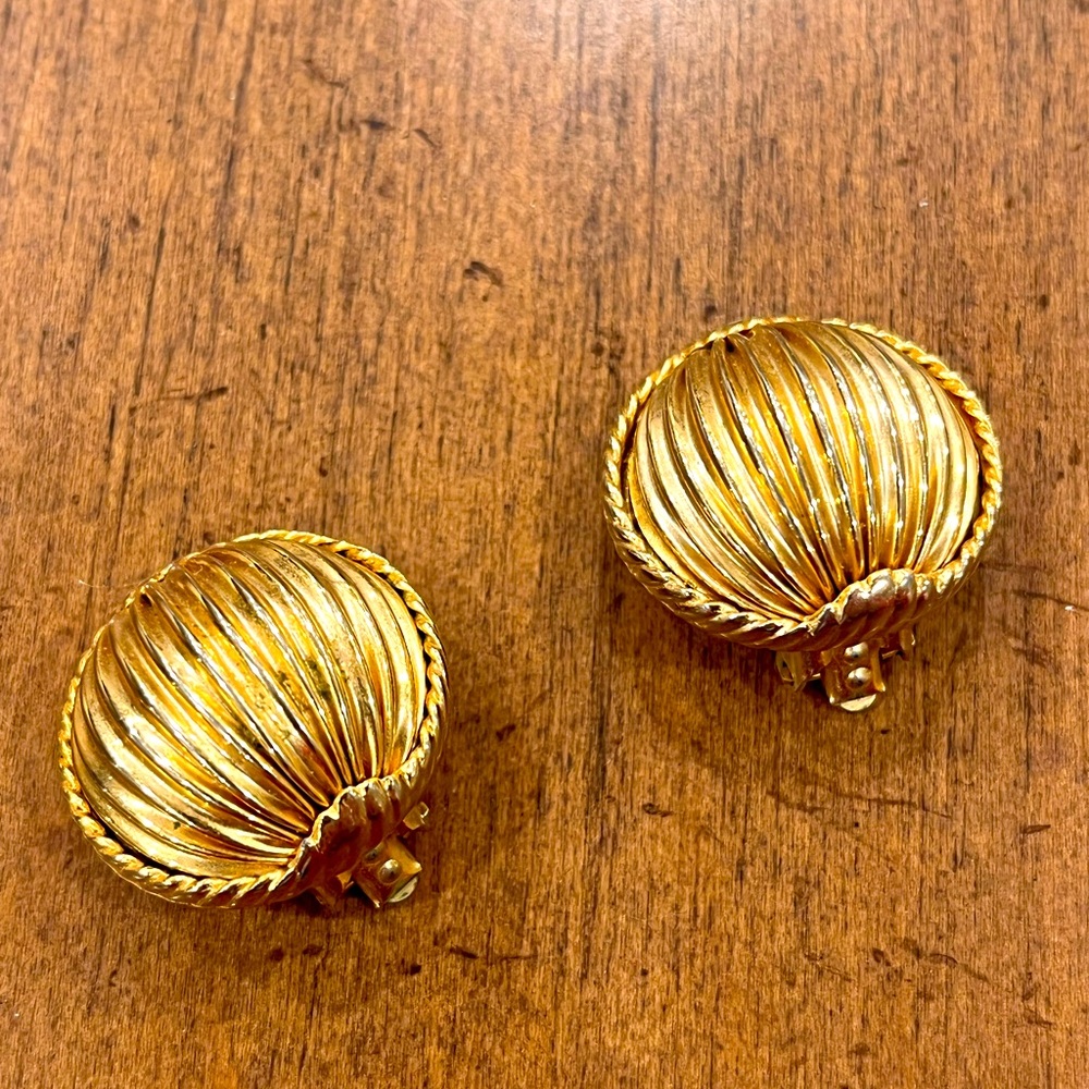 Vintage Gold tone earrings